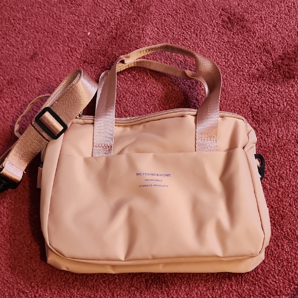 Dusty rose insulated lunch bag, double zipper closure flap.